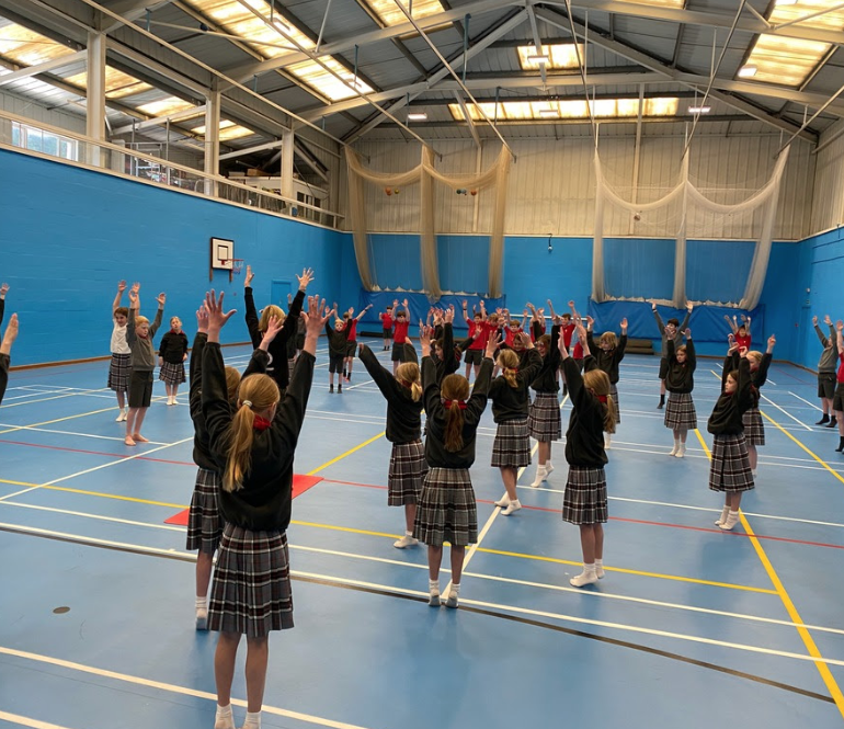 Hundreds of pupils at Sussex school do yoga